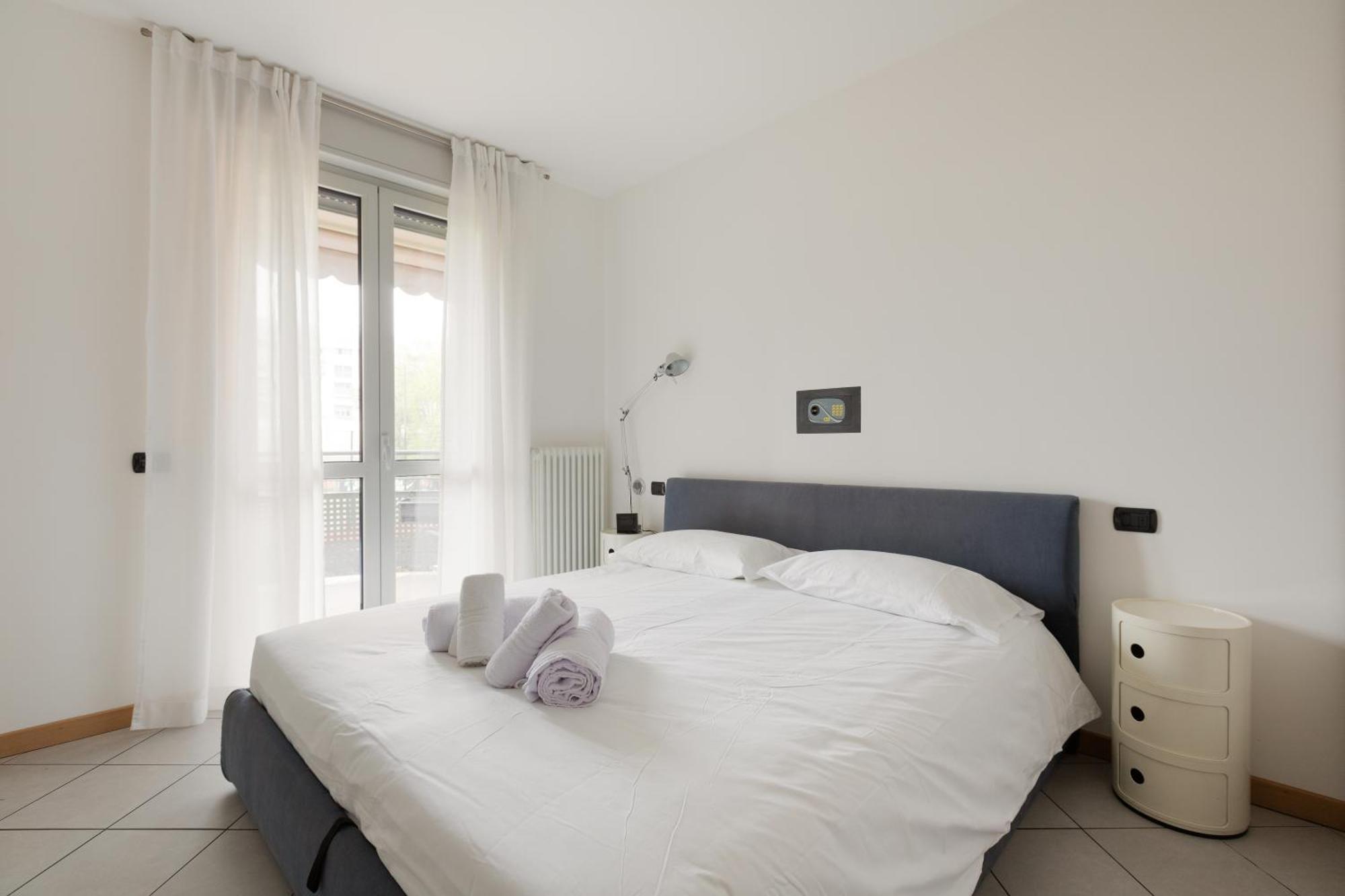 Niguarda - Ampio E Moderno Trilocale Appartement